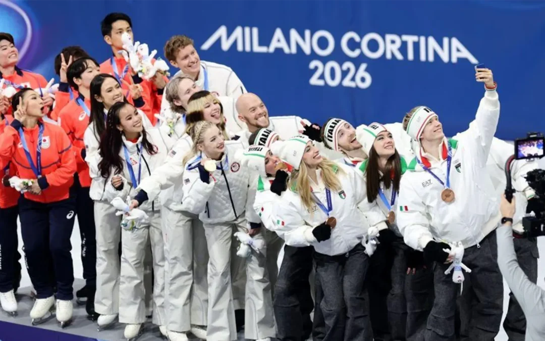 Victory Selfie: un momento icónico — y cultural — en el podio entra en su próximo capítulo en Milano Cortina 2026