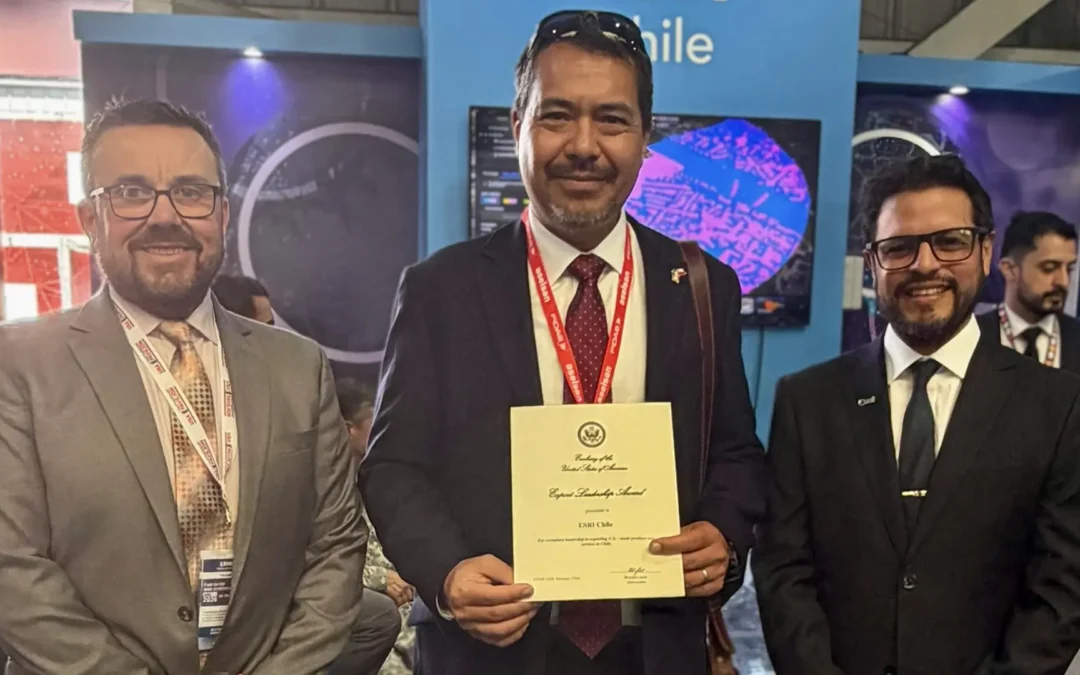 Embajada de Estados Unidos otorga el «Export Leadership Award» a Esri Chile en FIDAE 2026