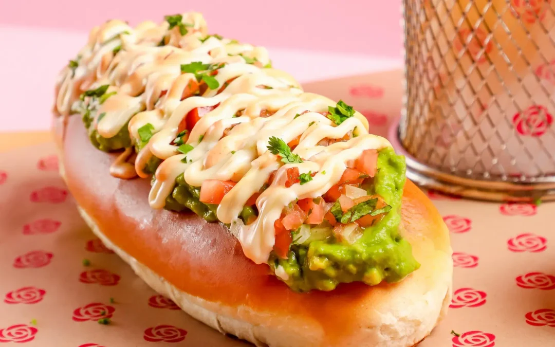 Emporio La Rosa lanzó nuevos completos y reinterpreta un clásico de la comida chilena