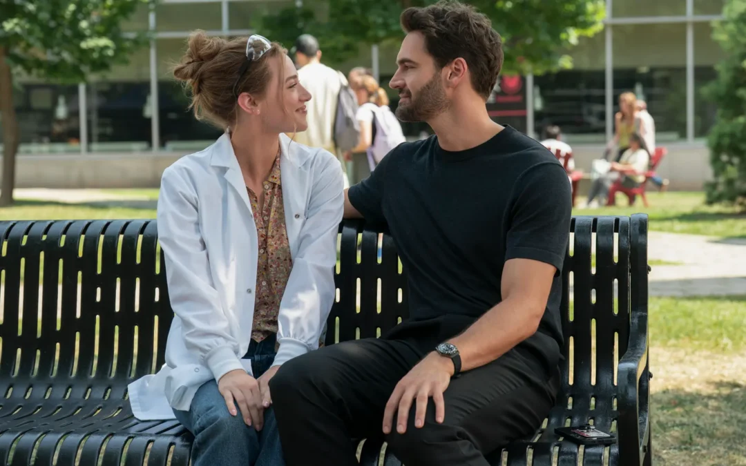 La Hipótesis del Amor reveló su primer avance: Lili Reinhart y Tom Bateman llegarán a Prime Video