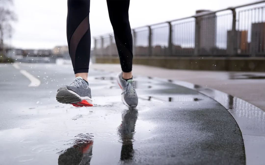 Running en invierno: claves para entrenar con frío, lluvia y menos luz sin perder continuidad
