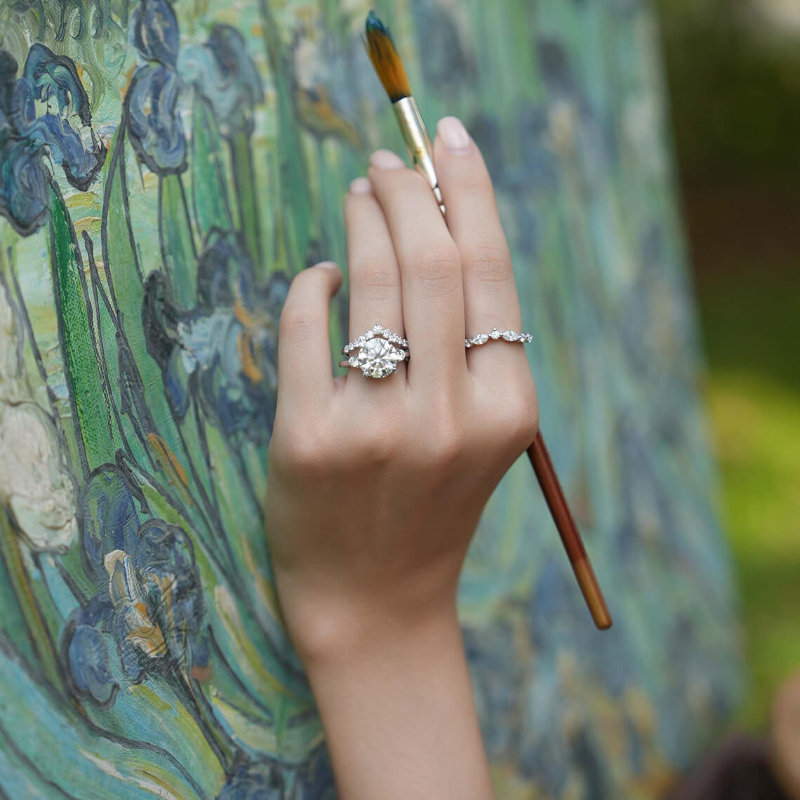 Round engagement rings