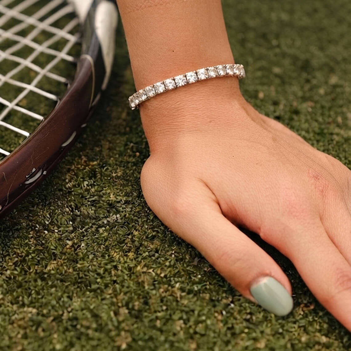 Four prong round diamond tennis bracelet
