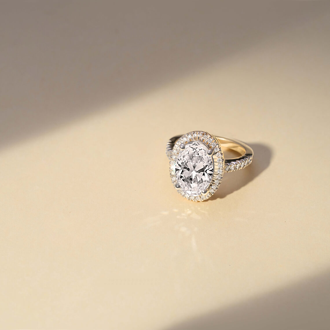 Halo oval engagement rings