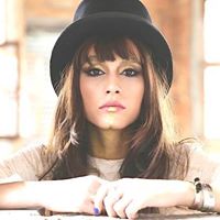 Lia Paris