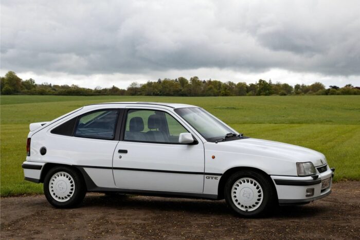 Vauxhall-Astra-GTE-Mk2-16v-700x467.jpg
