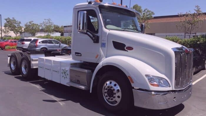 The-Peterbilt-579-EV-700x394.jpg