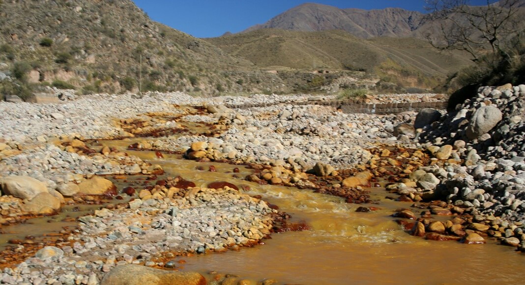 Río dorado en Cañón del Ocre