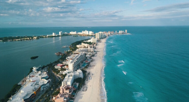 Cancún cobrará un impuesto al turista