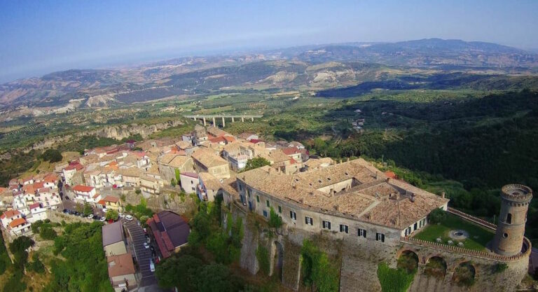 Jóvenes que quieran vivir en Calabria