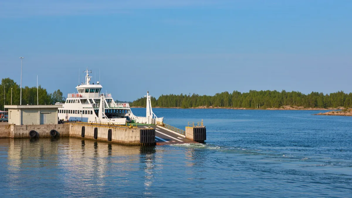 Island Ferry Seasons: How Summer Schedules, Reservations, and Standby Actually Work