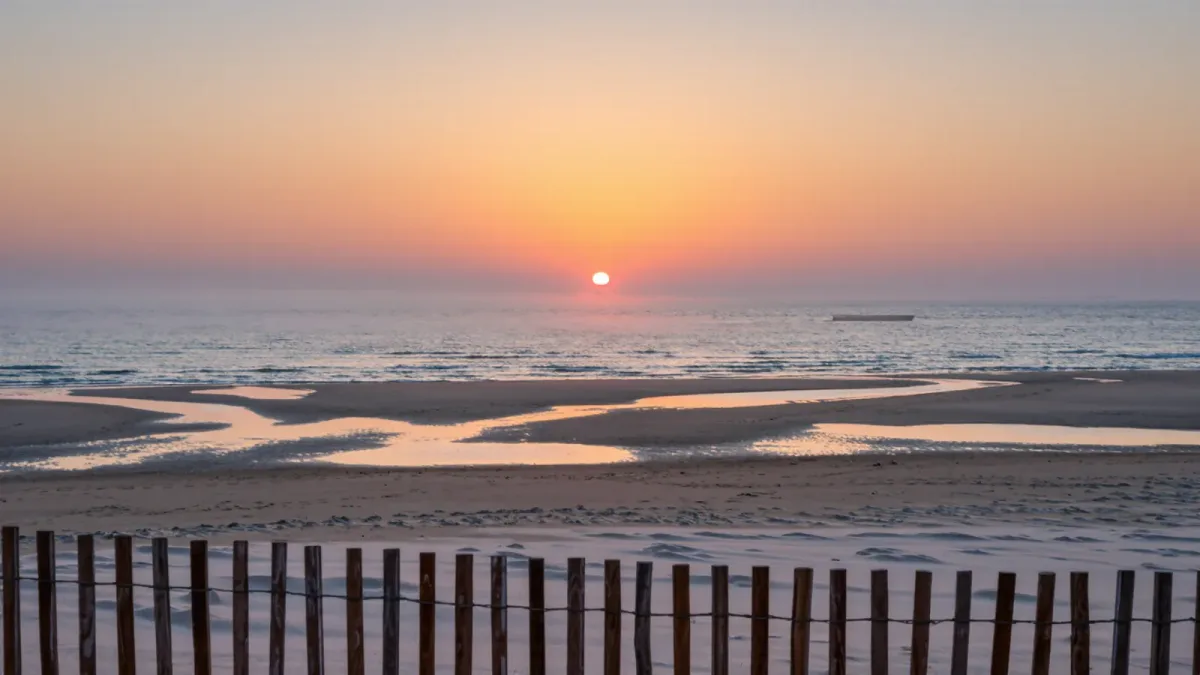 Best Sunrise Beaches on the East Coast: 7 East-Facing Picks, With the Exact Sun-Times Math
