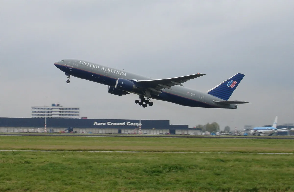 Airlines Hiring Now: Careers in the Cabin and Beyond