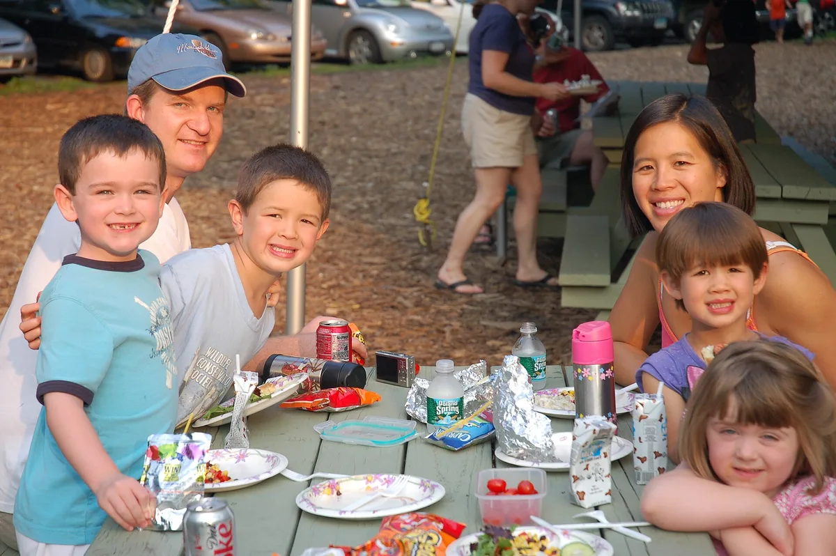 How to Plan a Family Picnic That Doesn't Fall Apart: Food, Timing and Backup Plans