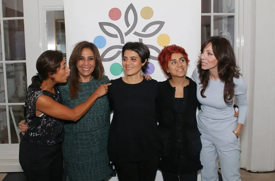 Women who rebuilt their cities: the documented record behind community leadership