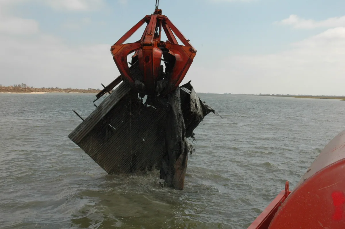 How Marine Salvage Operations Raise Ships and Cargo