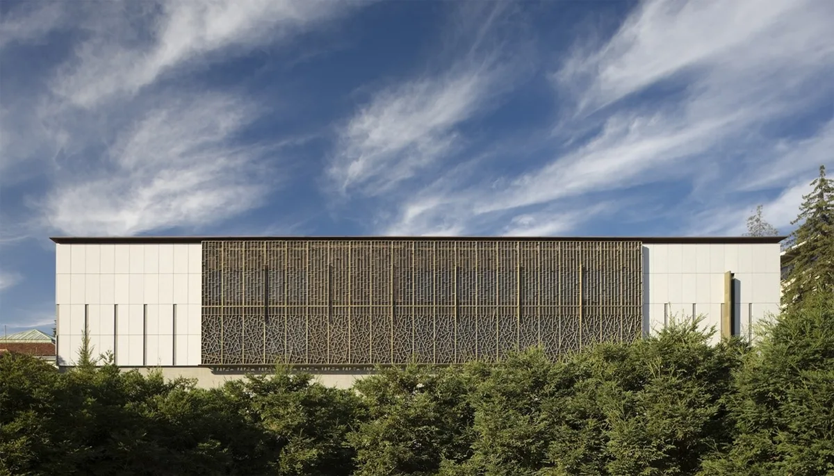 Metal cladding and rain screens: how buildings shed water without rotting