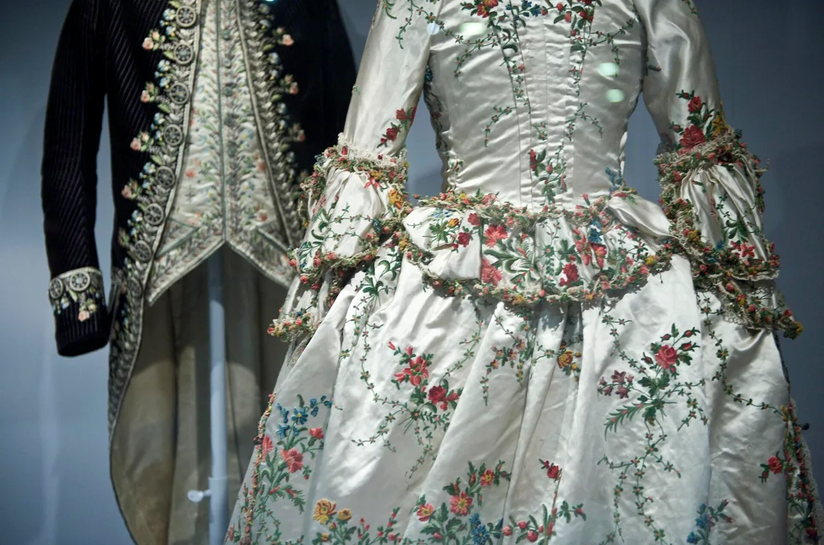 How to Read a Fashion Collection Review Like an Editor