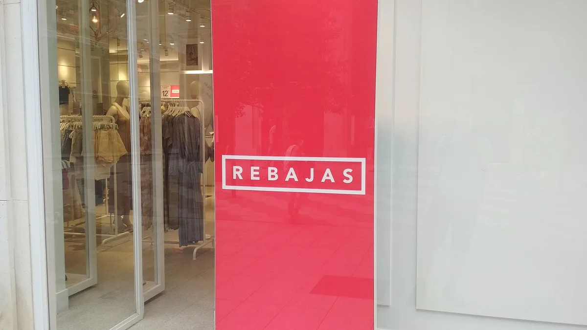 How Retail Markdowns and Discounting Strategy Work