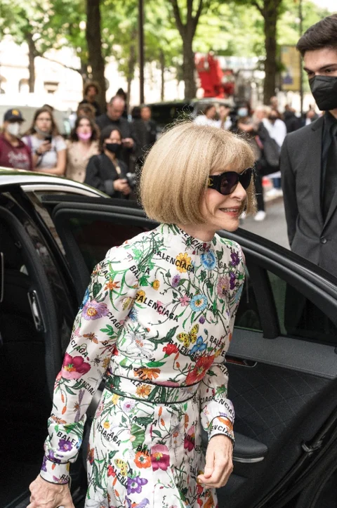BALENCIAGA. FW 2021/22 Haute Couture Show. Streetstyle.