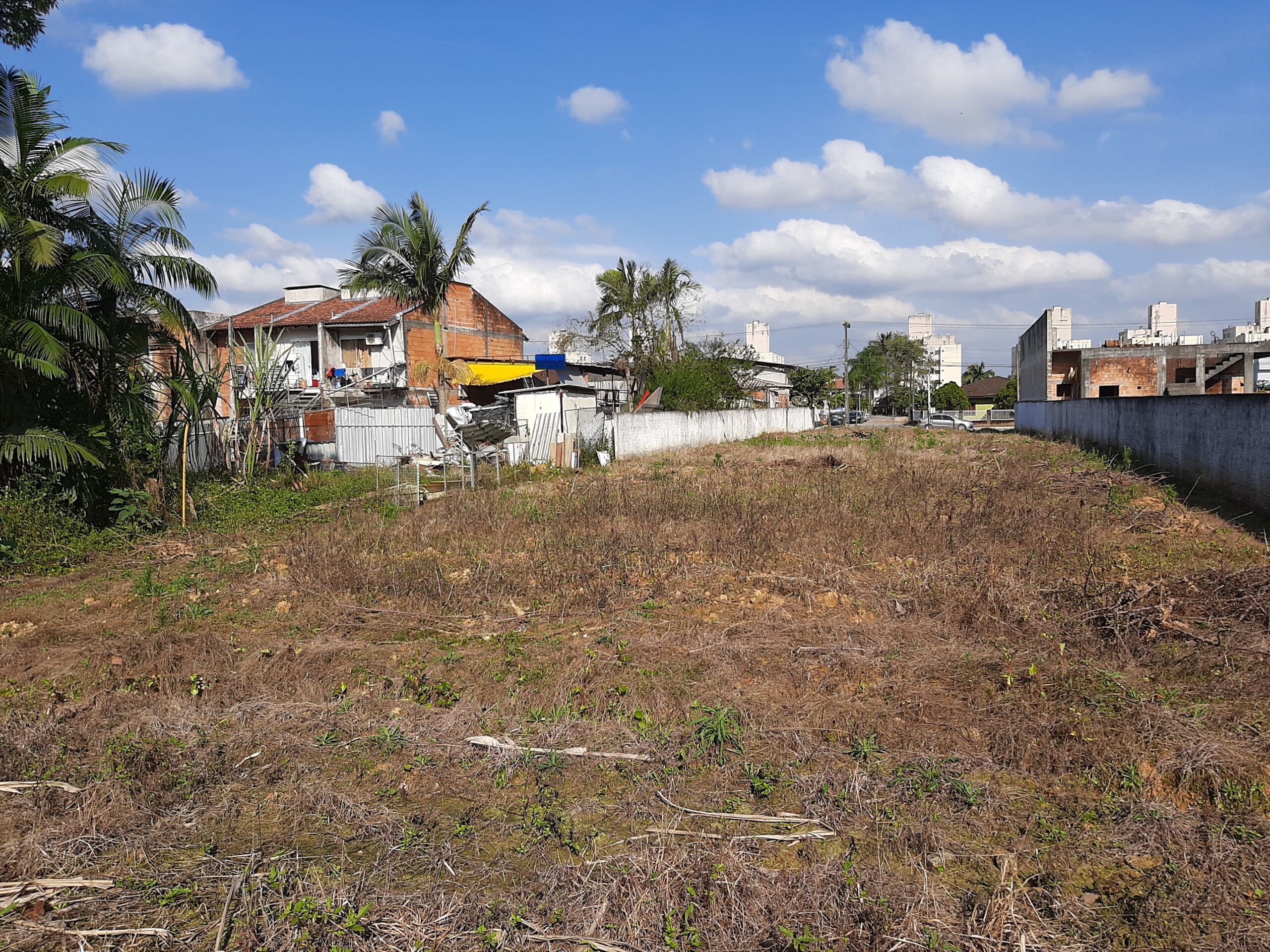 Terreno – Plano – Limpo – Meio de quadra – 1372m² – Vila Nova
