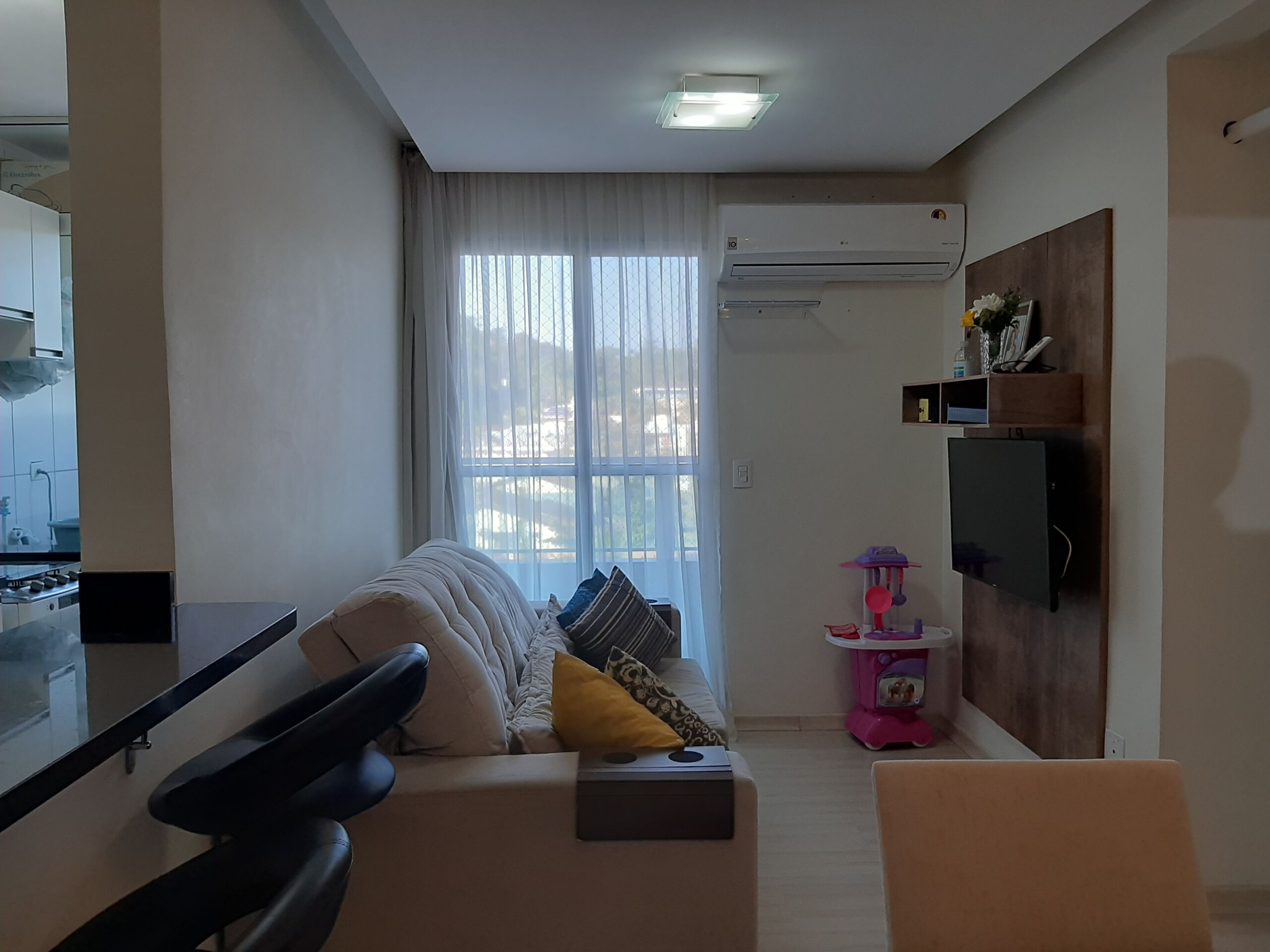 Apartamento – 3 dormitórios (1 suíte) – 1 vaga – semimobiliado – vista agradável – Costa e Silva