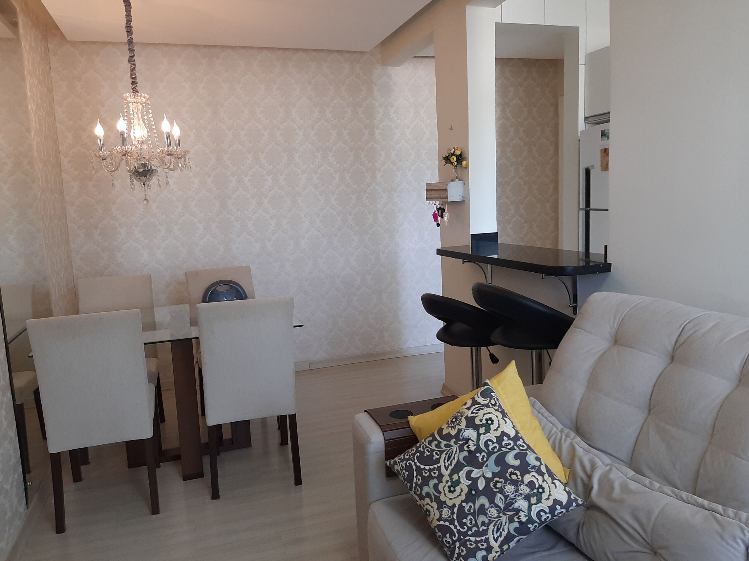 Apartamento – 3 dormitórios (1 suíte) – 1 vaga – semimobiliado – vista agradável – Costa e Silva