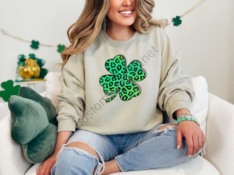 St Patricks Day Sweatshirt Leopard Print Shamrock Women's Saint Paddys Day Outfit Green Shamrock Sweatshirt St Pattys Day Sweatshir