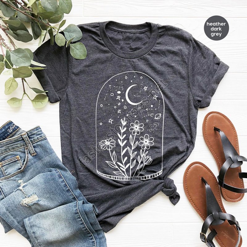 Moon Graphic Tees Floral Shirt Vintage T-shirt Birth Flower Shirt Plant Crewneck Sweatshirt Gift For Her Botanical Shirt Retro Shirt