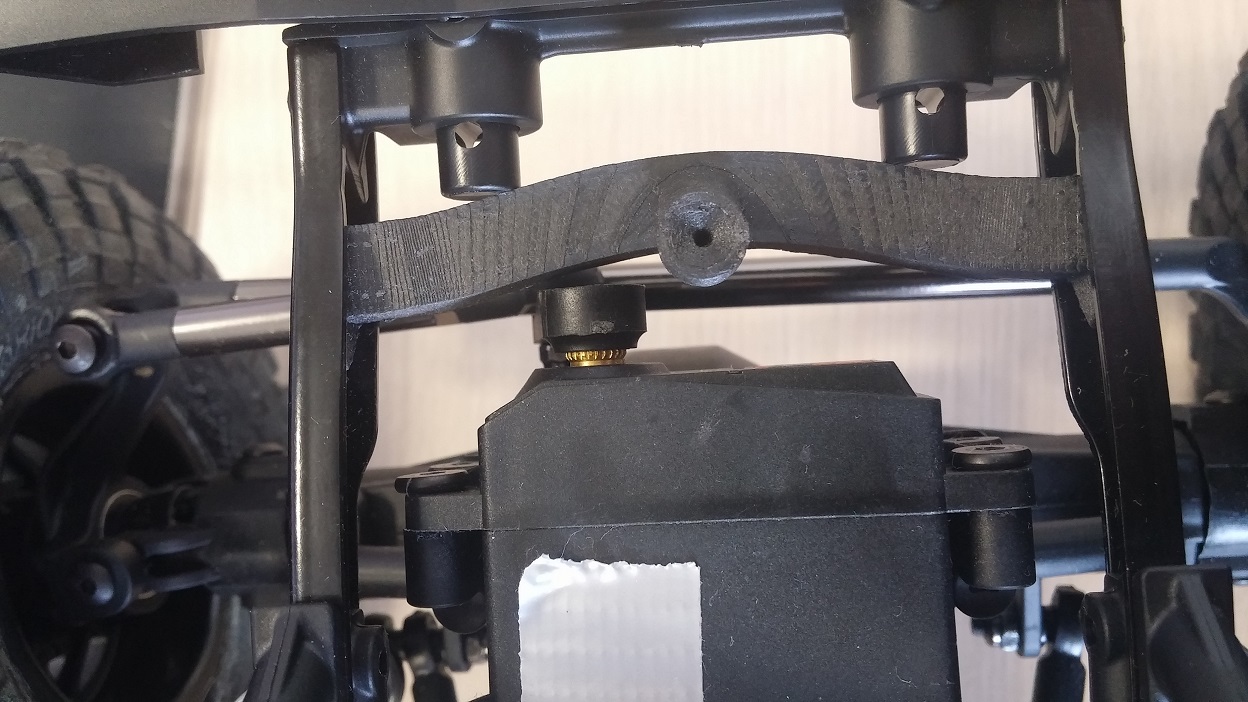 Axial SCX10 high servo clearence chassis brace