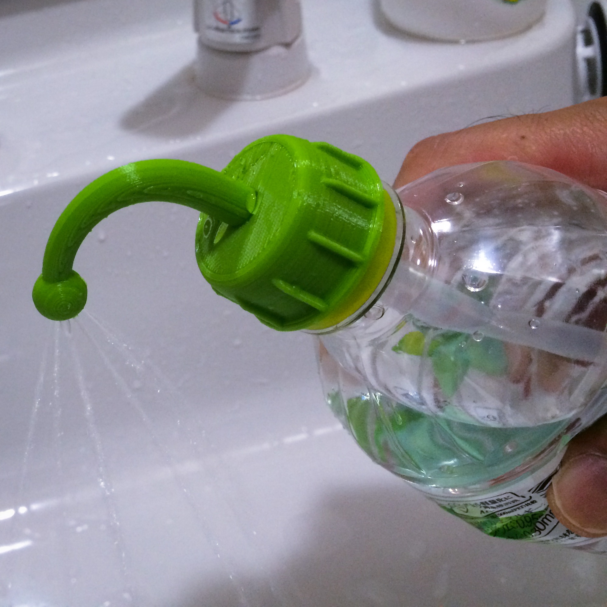 squeeze shower nozzle cap for pet bottle
