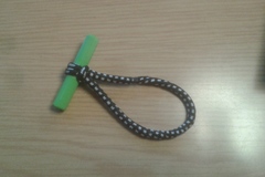 Hairband cable toggle