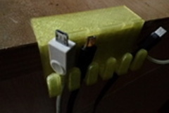 USB cable hanger