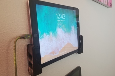 IOS/Android Tablet & Phone Simple Wall Mount (Ipad/Samsung etc) 
