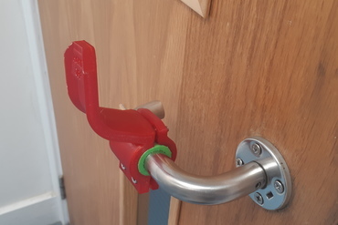 Handfree pull door handle adapter