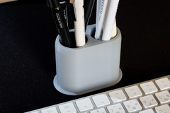 Simple pen stand