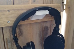 Clean headphones hook