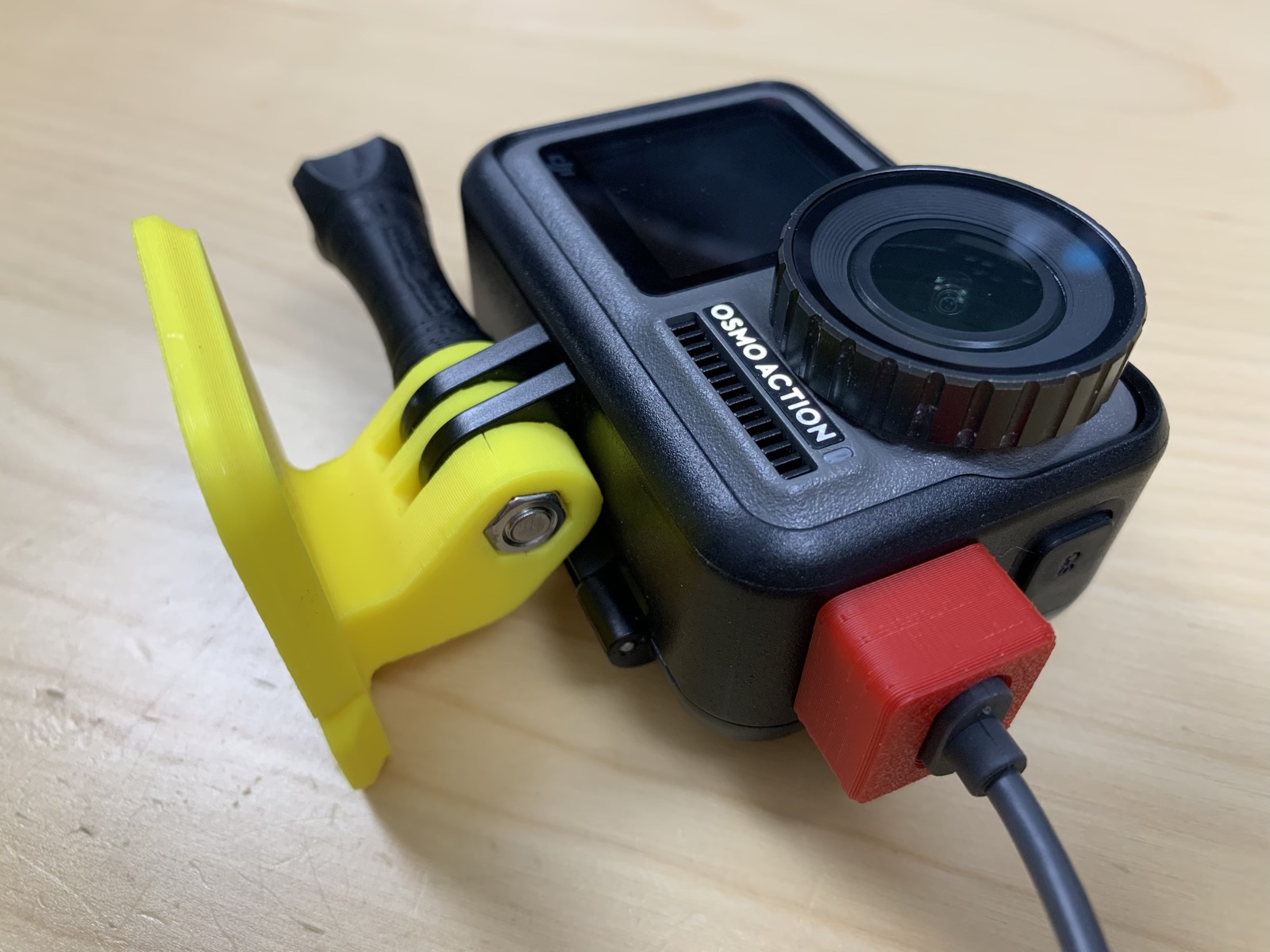Dust cap with USB-C cable slot for DJI Osmo Action