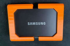Samsung T7 Cage/case with MacBook Pro Sreen holder
