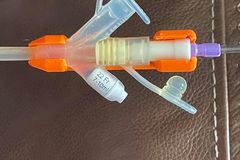GJ feeding tube retainer