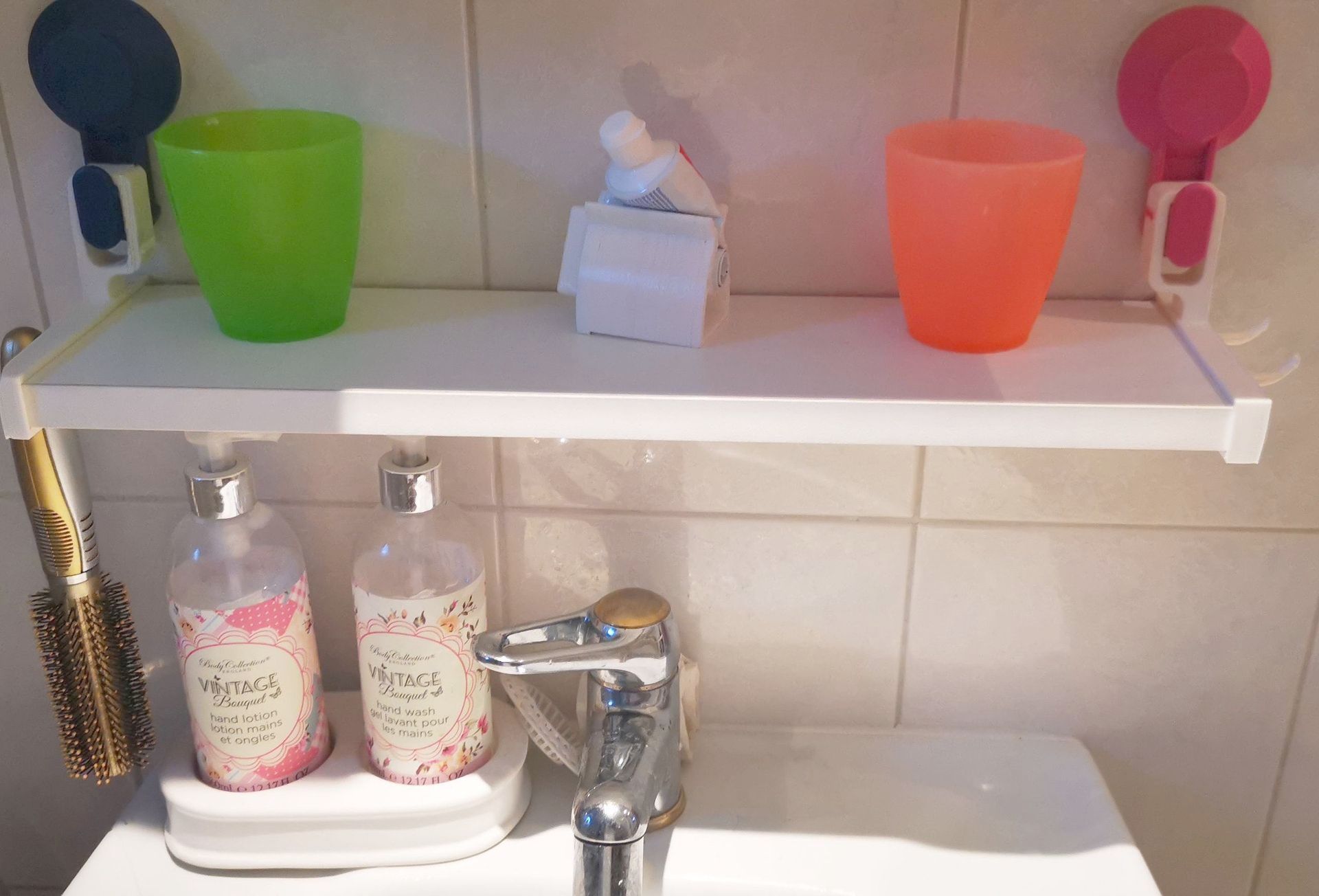 Fixed shelf with suction cup, IKEA type (étagère) by Kosbys 