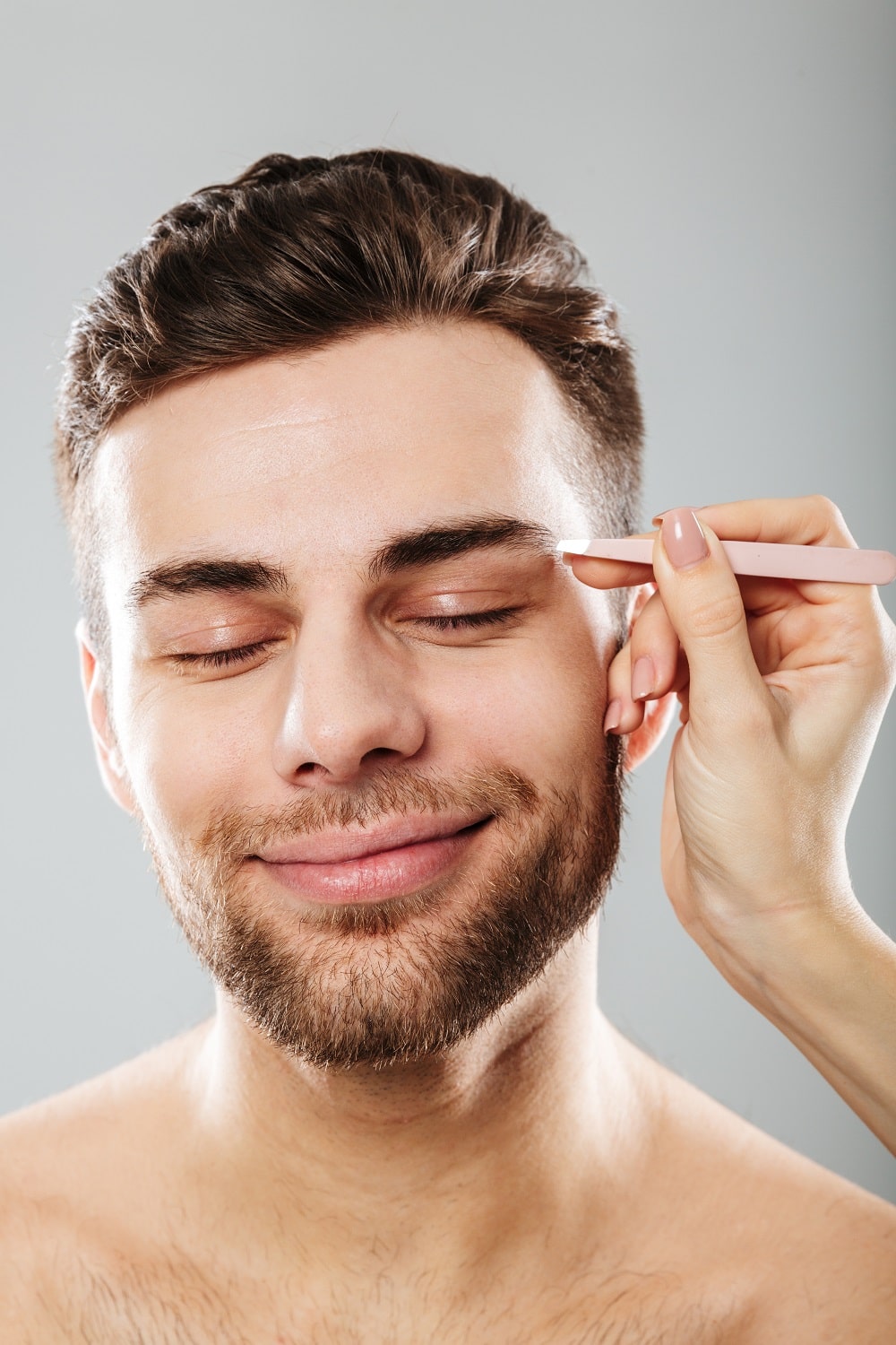 Ensure Men’s Grooming with Eyebrow Waxing Services