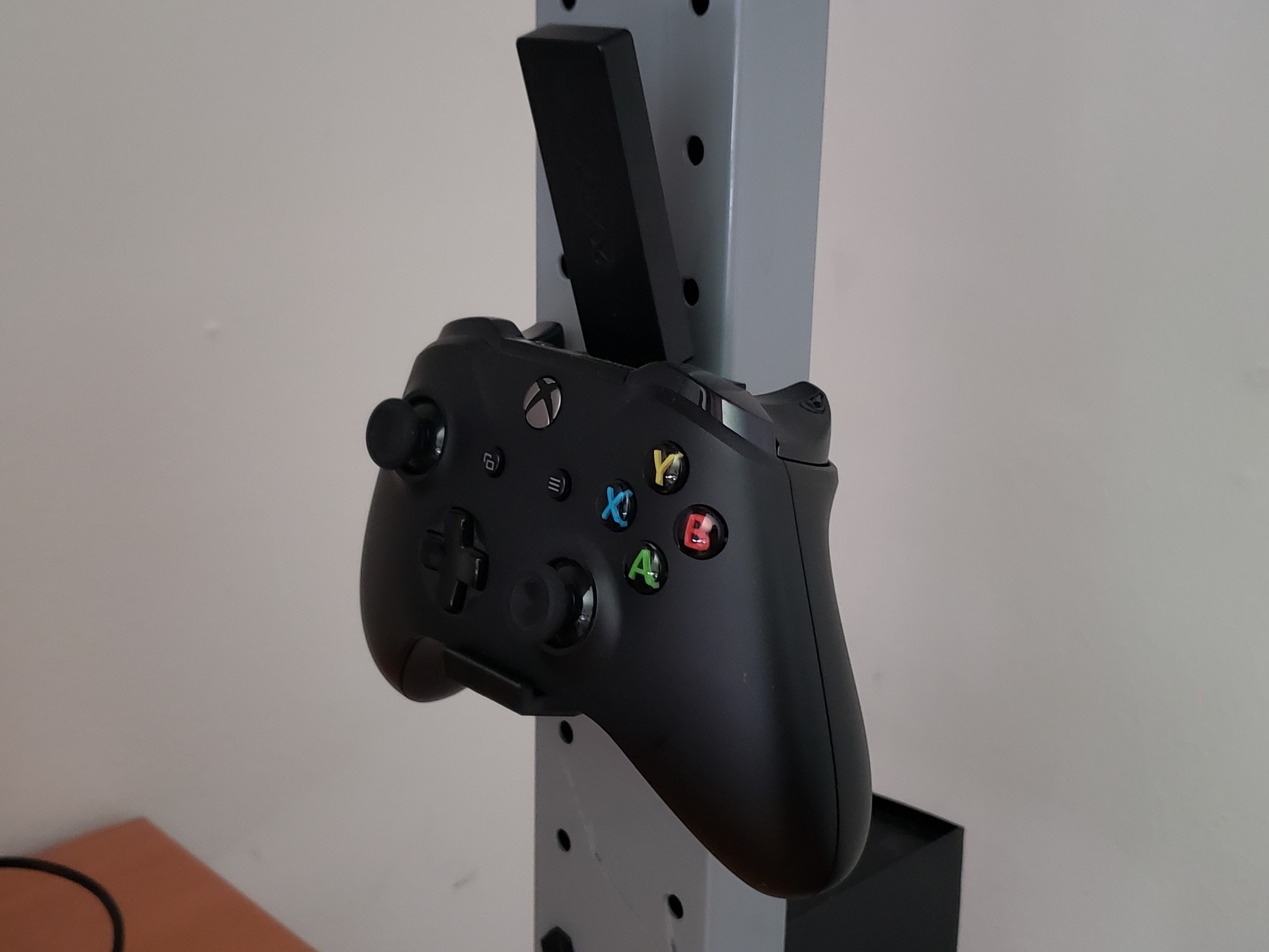 Xbox One Controller wall mount /w screw holes and USB slot for reciever