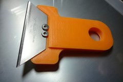 Scraper using disposable Stanley knife blades