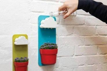 Wall Flower mount with water dispenser